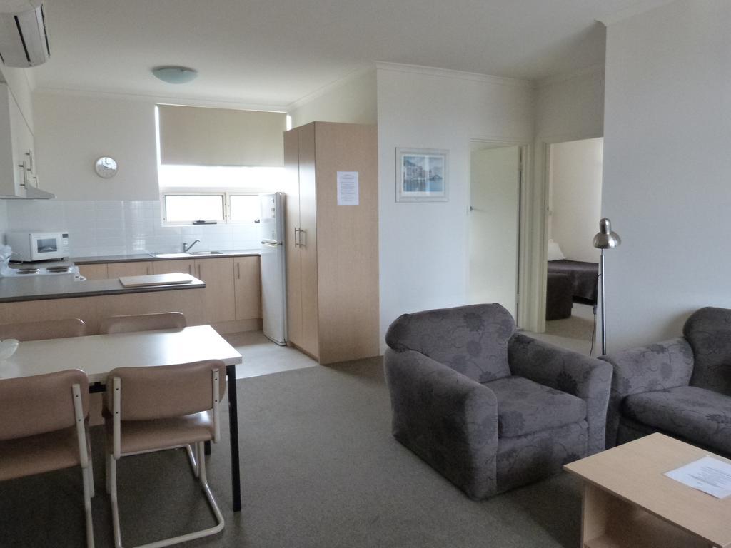 Glenelg Holiday Apartments - Corfu Аделаида Номер фото